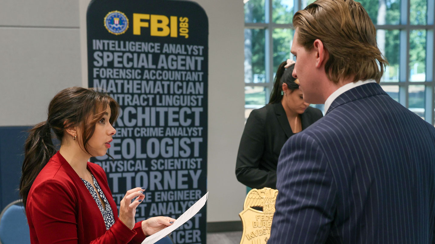 A UAH student talks to an FBI recruiter at a career fair