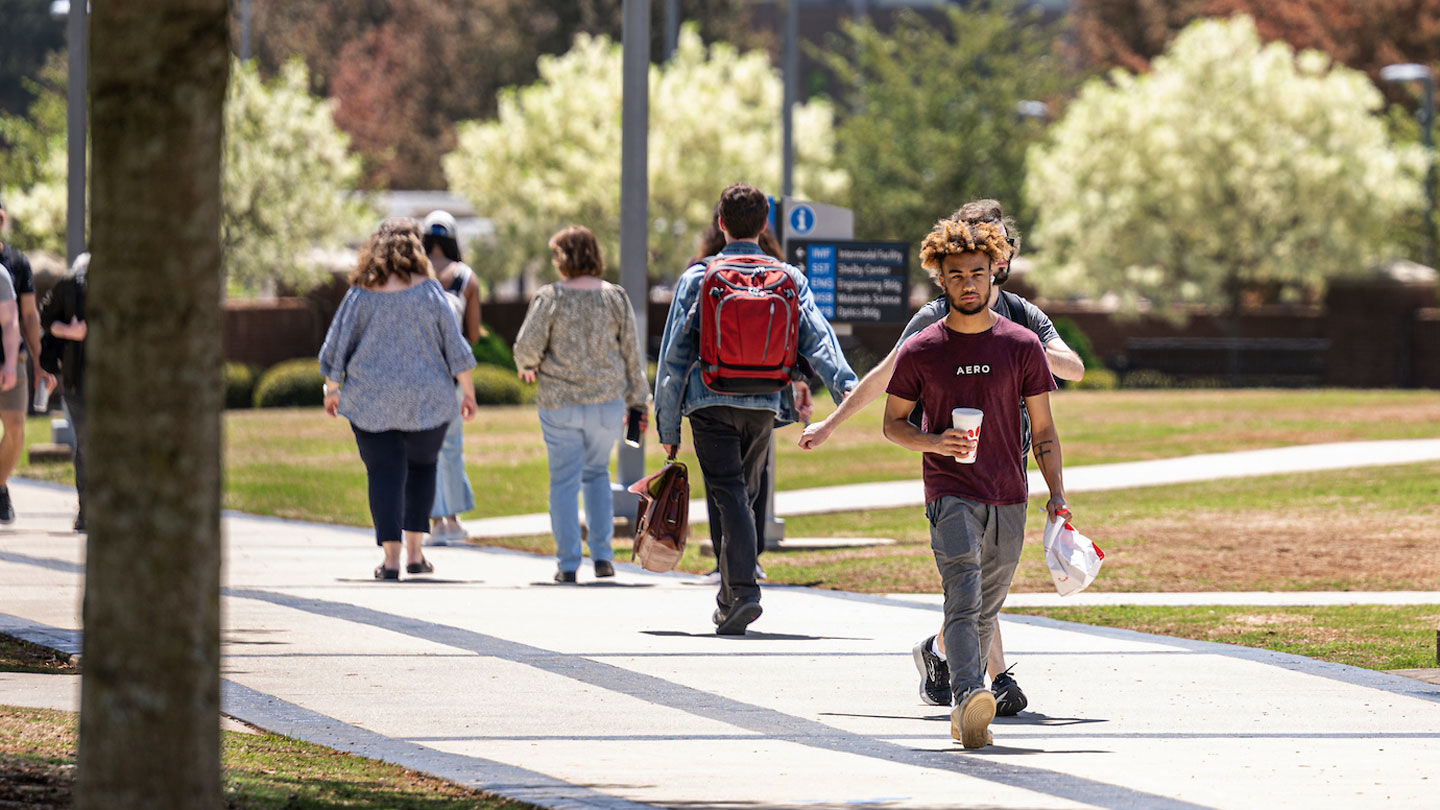 U A H students walk to class on a sunny afternoon