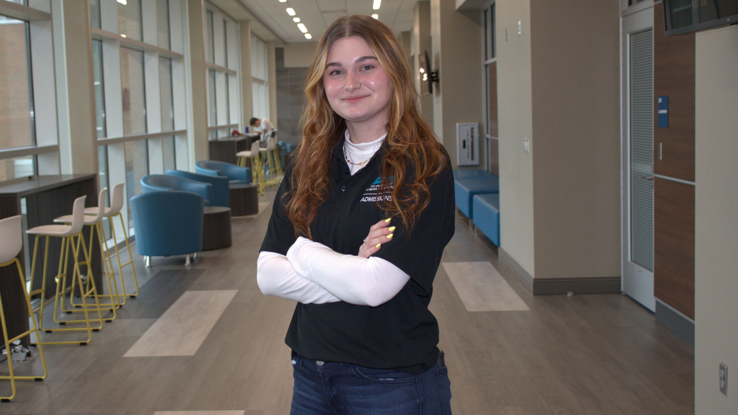 The University of Alabama in Huntsville (UAH) Tennessee Resident Scholarship Program played a pivotal role in Kara Trim’s decision to attend UAH. She’s a double major in chemistry and biology on the pre-health track, set to graduate in spring 2025.