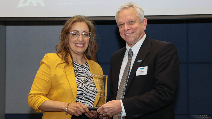 Dr. Darlene Showalter receives Graduate Mentor Award from Dean Jon Hakkila
